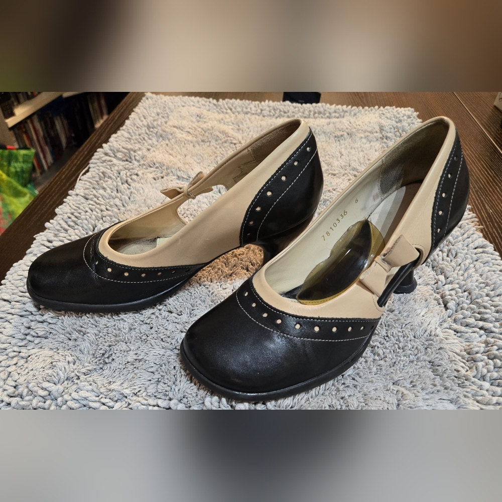 Elegant Black and Cream Women's Heels - Picture 2 of 12